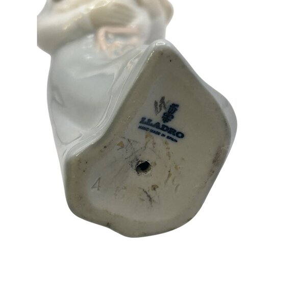 Lladro Figurine Girl Holding A Hen Hand-Painted Porcelain Collectible Spain 8" T - Picture 5 of 6